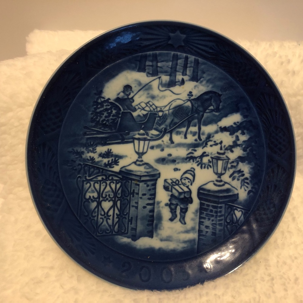 2003 Royal Copenhagen Christmas Plate